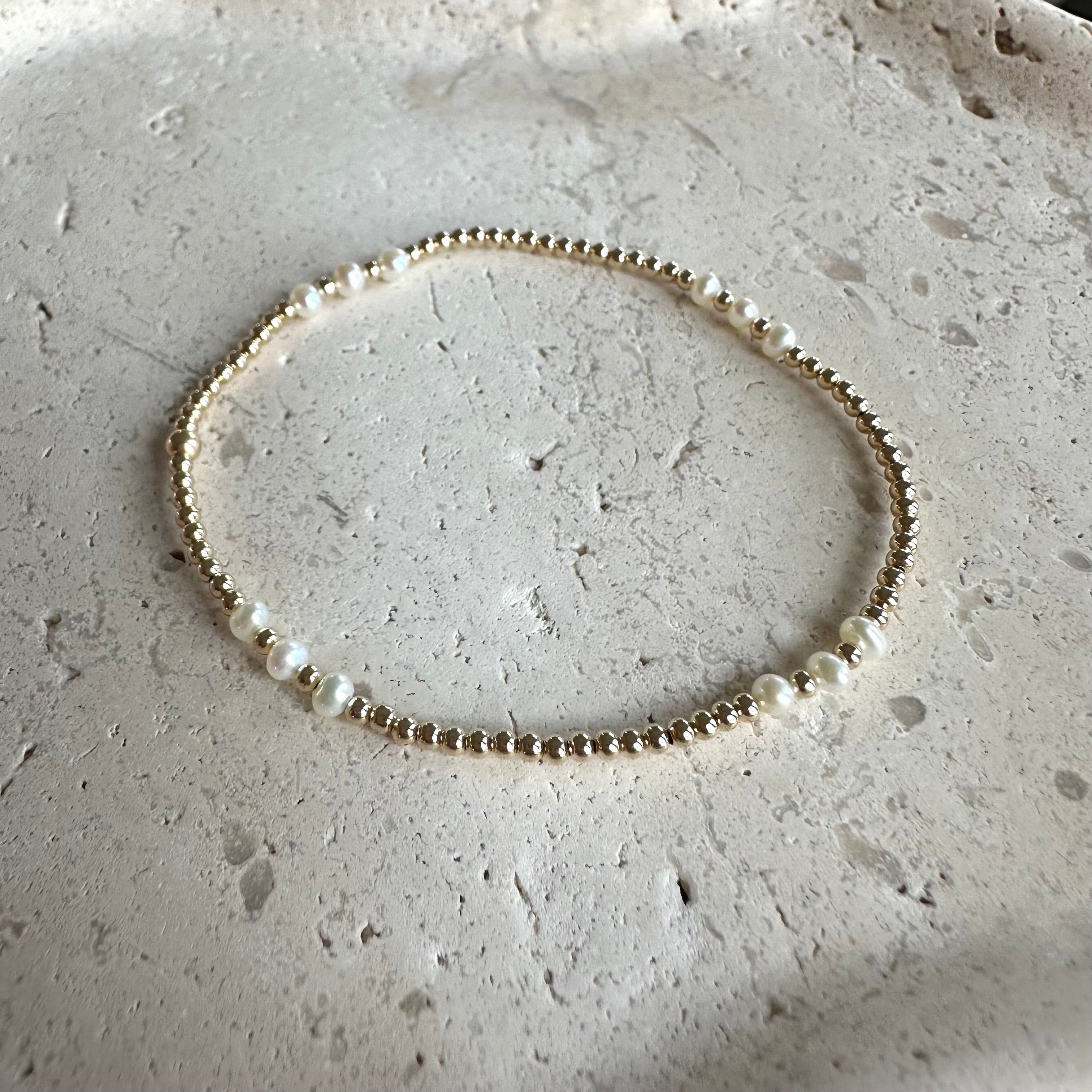 Isa Pearl - Stretch Bracelet