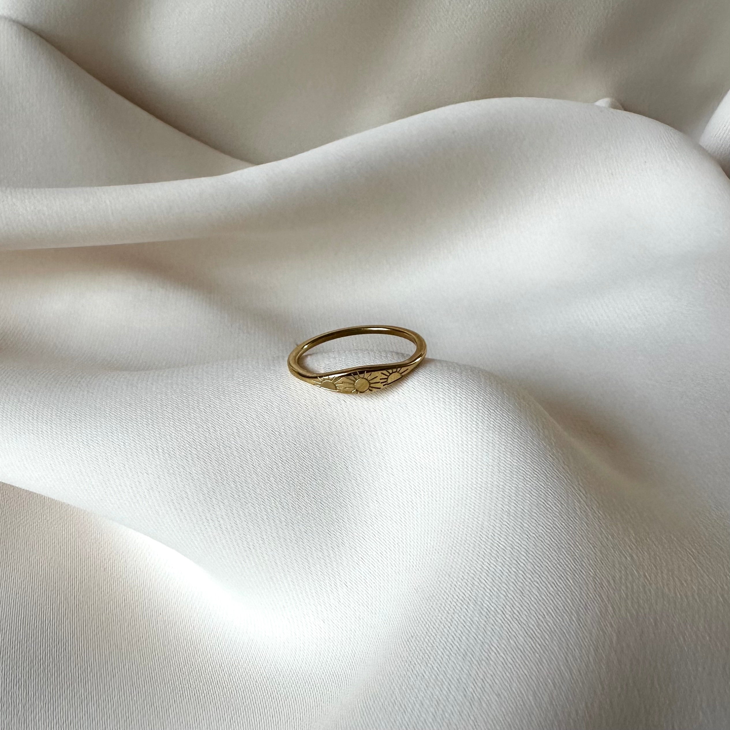 The Sun Shines - Ring